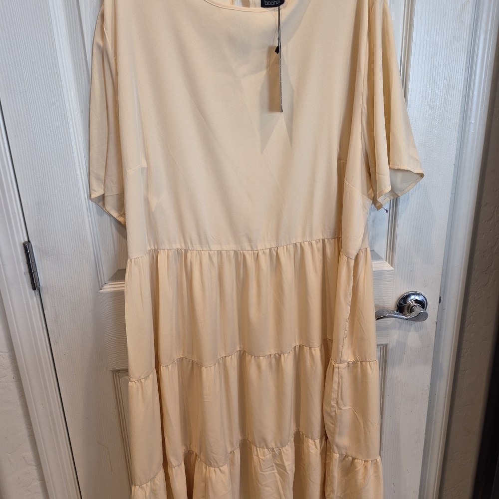 5/25 Boohoo Peach/Cream Tiered Midi Dress